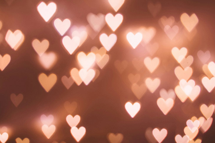 Das perfekte Dating-Profil auf MichVerlieben.com ©Foto: https://unsplash.com/de/fotos/herz-bokeh-licht-Y9mWkERHYCU